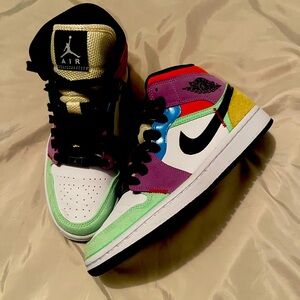 Jordan 1 Mid SE
Multi-Color (Women's)